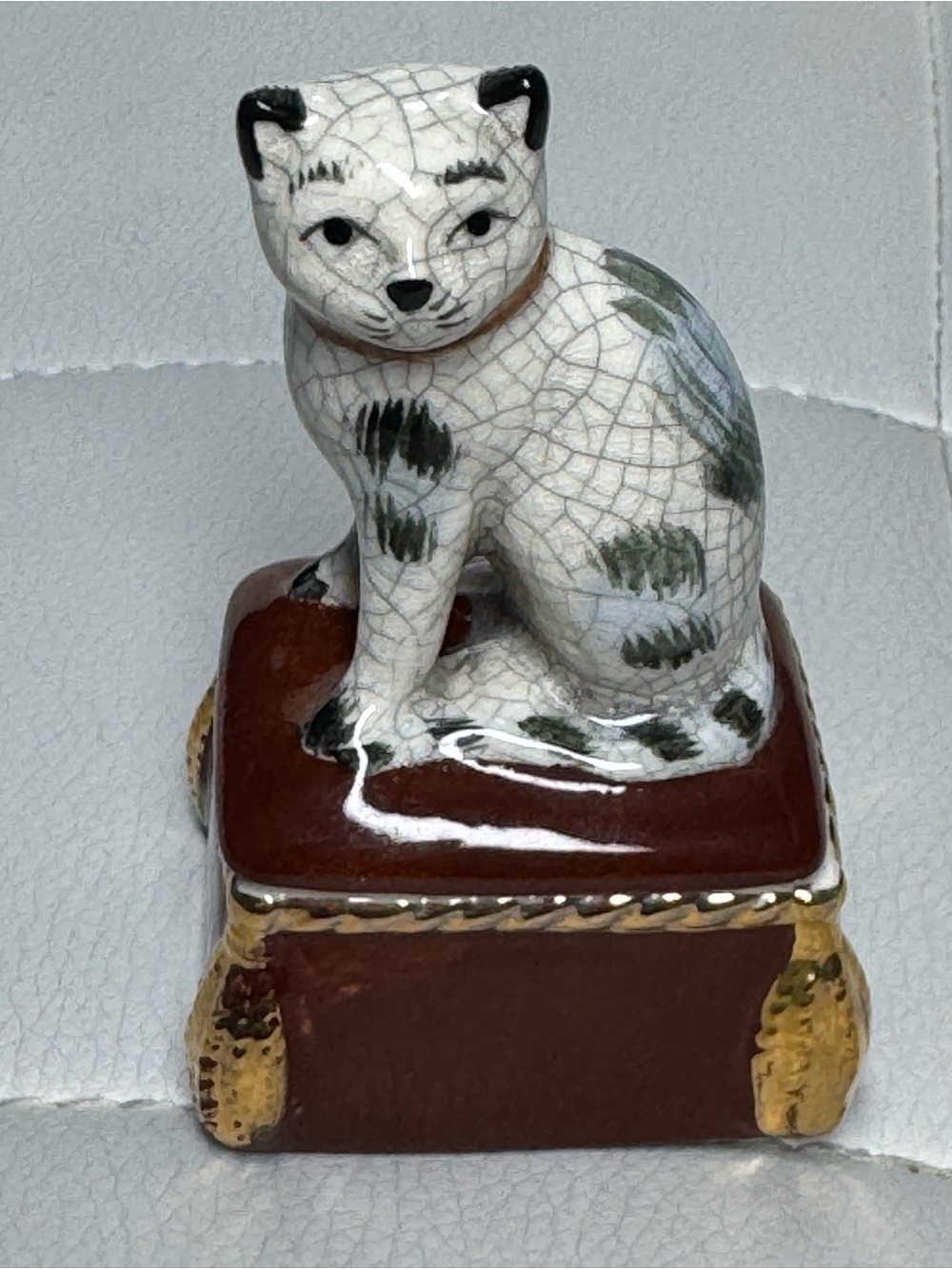 Vintage Fitz and Floyd Ceramic
Crackle Glaze Calico Cat on
Pillow Trinket Box 19